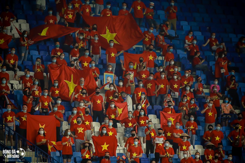 Cổ động viên không được mang máy ảnh vào sân trận gặp Trung Quốc