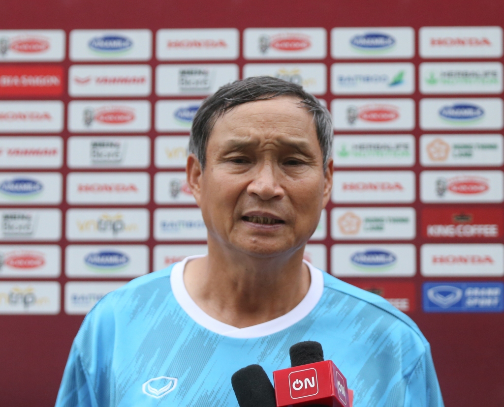 HLV Mai Đức Chung: Chúng tôi đang đi tìm các cầu thủ Việt kiều