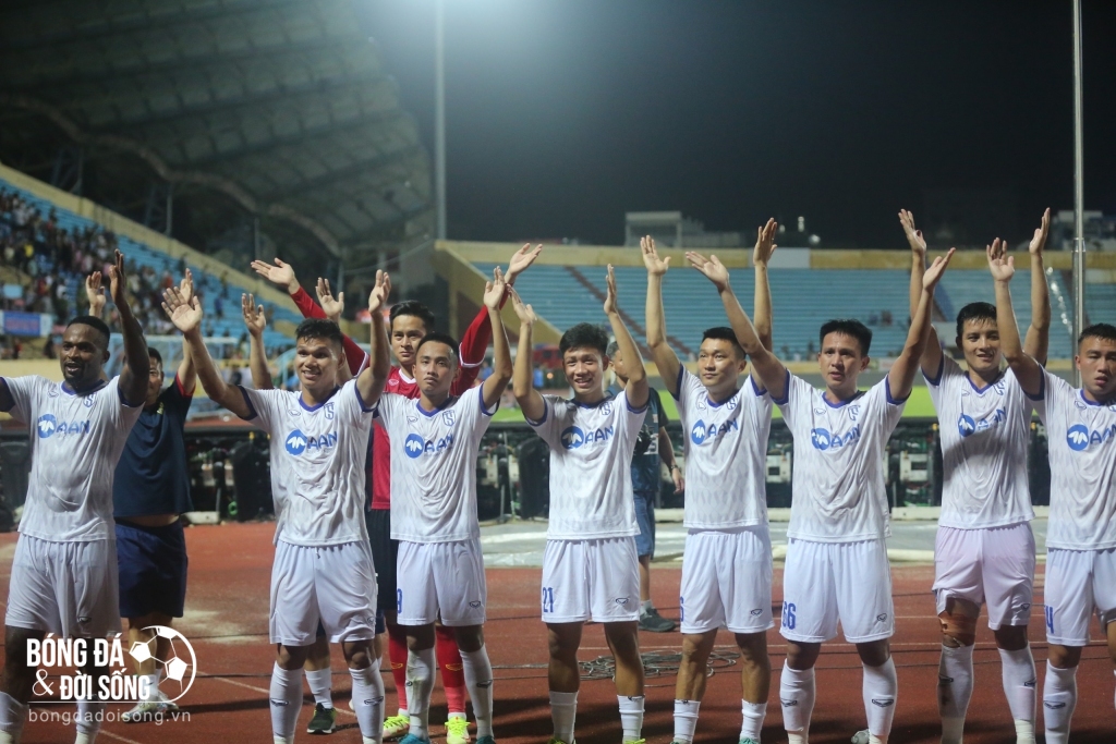 Thắng Nam Định, SLNA vươn lên vị trí thứ 2 BXH V-League