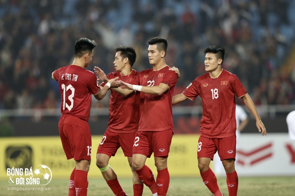 Thắng Myanmar, ĐT Việt Nam gặp Indonesia tại bán kết AFF Cup