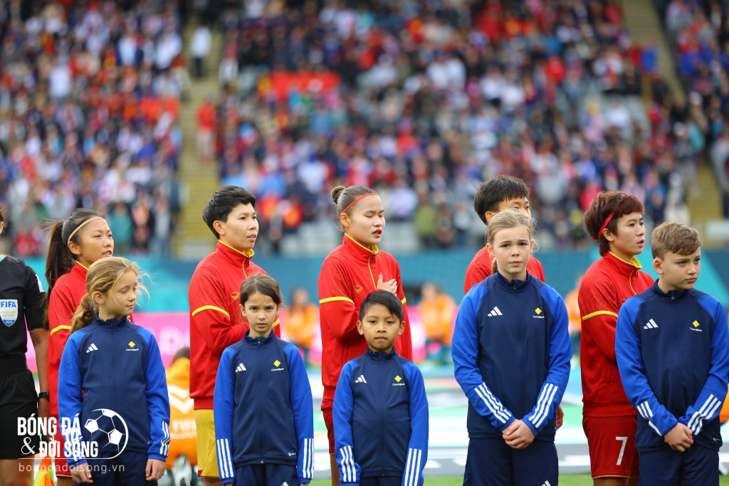 Xúc động khoảnh khắc lịch sử: Quốc ca Việt Nam vang lên ở đấu trường World Cup