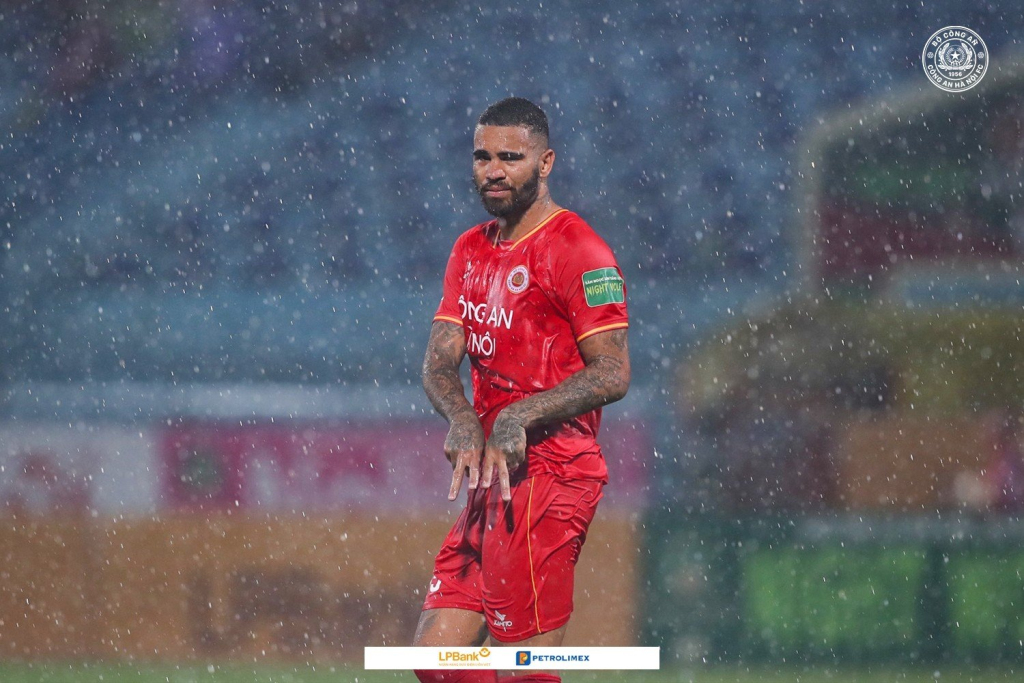 Tiền đạo Jhon Cley không thi đấu cho CLB Sông Lam Nghệ An