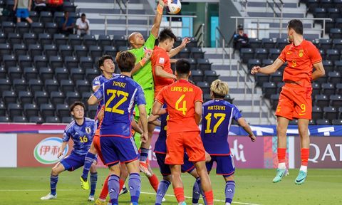 U23 Trung Quốc thay thủ môn vào đá tiền đạo