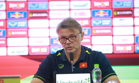 HLV Troussier: "ĐT Việt Nam cố gắng tối đa để gây khó khăn cho đối thủ"