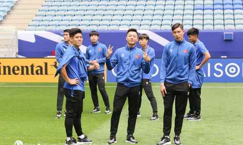 U23 Việt Nam hào hứng thăm quan sân vận động đẳng cấp World Cup, sẵn sàng cho U23 châu Á