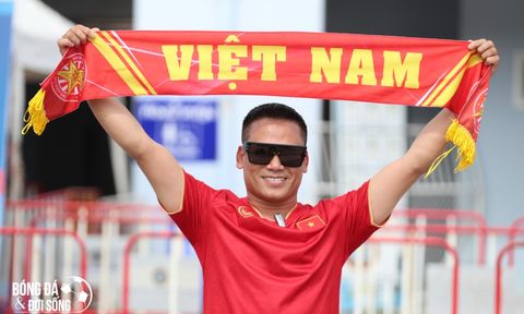 Cổ động viên “đặc biệt” chi hàng trăm triệu đi tiếp lửa cho U23 Việt Nam