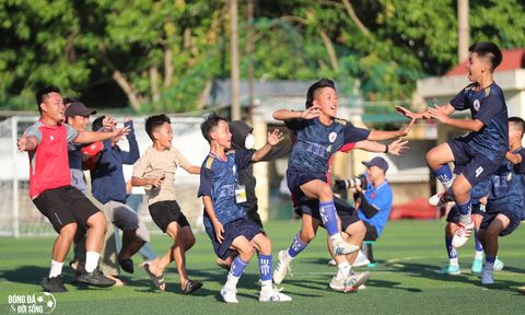 Thắng Quỳ Hợp ở loạt luân lưu cân não, đội bóng thiếu niên Quỳnh Lưu tiến vào chung kết