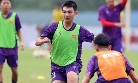 Cánh chim lạ Việt kiều của U17 Việt Nam: Nói được 3 từ tiếng Việt, tiết lộ khó khăn khi lên tuyển