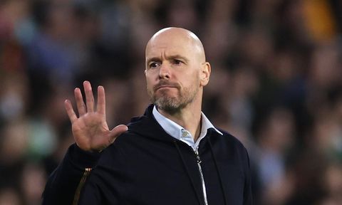 HLV Erik Ten Hag lên tiếng trước làn sóng kêu gọi từ chức