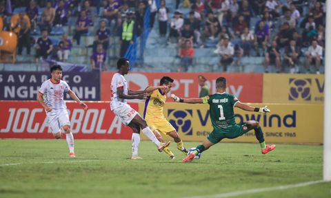 Hà Nội FC chia điểm trong ngày Văn Quyết đi vào lịch sử V-League