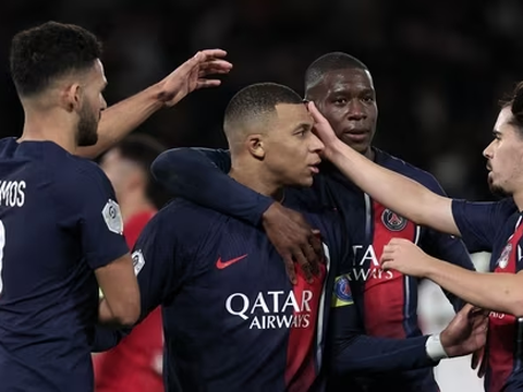 Nice tăng tốc bám đuổi PSG, Lyon "hết thuốc chữa"