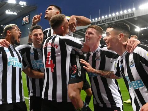 Bị Newcastle đánh bại, MU văng khỏi Top 6