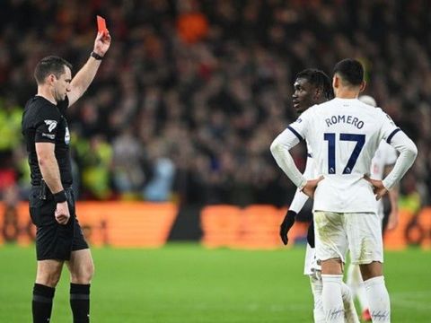Gary Neville nói về Tottenham: "Các cầu thủ thực hiện những pha phạm lỗi liều lĩnh, nguy hiểm"