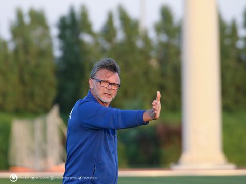 HLV Troussier: ''Những cầu thủ ở đây, có thể triển khai thứ bóng đá mà tôi mong muốn''