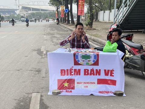 Vé trận Việt Nam - Indonesia ế ẩm, phe vé vẫn bán chênh cả trăm nghìn