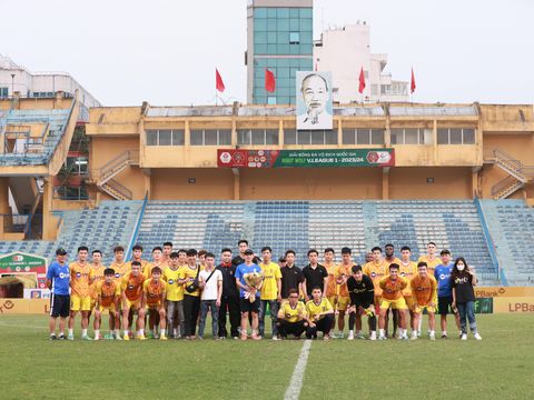 Sông Lam Nghệ An được ''tiếp lửa'' từ cổ động viên, trước trận đấu gặp CLB Công an Hà Nội