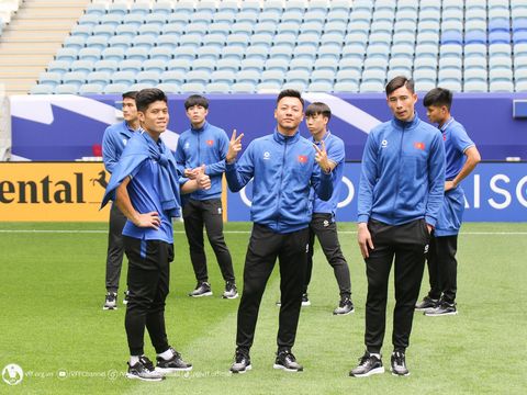 U23 Việt Nam hào hứng thăm quan sân vận động đẳng cấp World Cup, sẵn sàng cho U23 châu Á