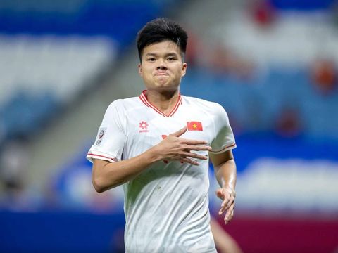 Tại sao HLV Kim Sang Sik buộc phải chọn tiền đạo 3 năm ghi một bàn?