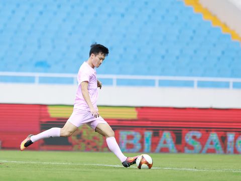 Tuyển Việt Nam 'hứng khởi' làm quen sân Mỹ Đình, trước trận ra mắt HLV Kim Sang-sik