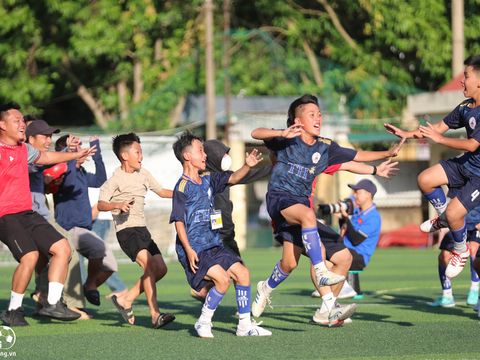 Thắng Quỳ Hợp ở loạt luân lưu cân não, đội bóng thiếu niên Quỳnh Lưu tiến vào chung kết