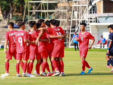 Cầu thủ U16 Brunei ngất xỉu vì kiệt sức, U16 Việt Nam thắng trận với tỷ số hiếm có
