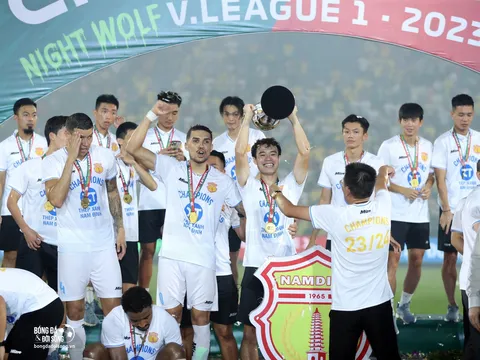 CLB Nam Định ăn mừng đầy cảm xúc trong ngày nâng cúp vô địch V-League