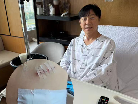 HLV Shin Tae Yong bị ốm nặng: Phẫu thuật 6 tiếng, sụt 5kg sau 2 tuần điều trị