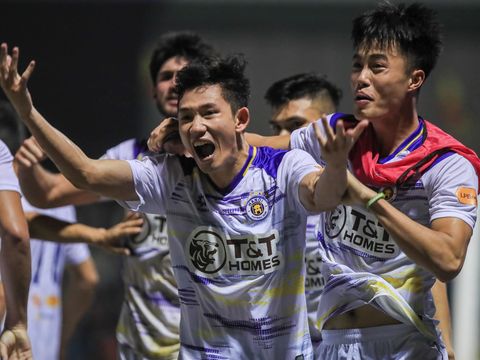 Hai Long lập siêu phẩm, Hà Nội FC thoát thua phút cuối