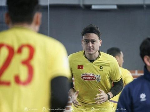 Yến Xuân nhắn nhủ Văn Lâm đầy xúc động trước ASEAN Cup 2024: "Ánh mắt đó là lý do em yêu anh"