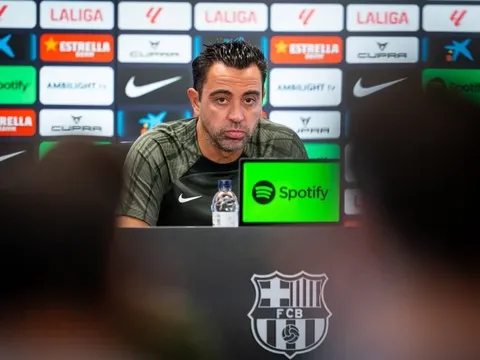 Xavi Hernandez tỏ ra rất thất vọng khi nhìn vào tình hình hiện tại của Barcelona