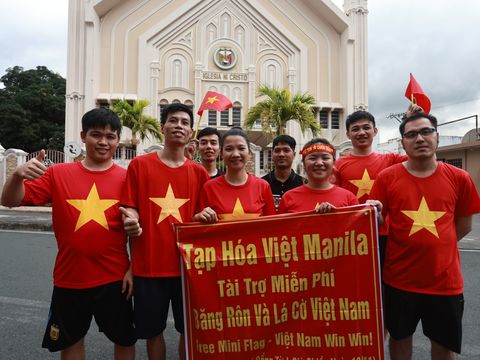 Những cổ động viên đặc biệt của đội tuyển Việt Nam tại Philippines