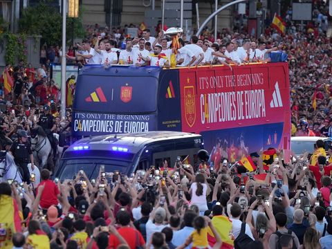 ĐT Tây Ban Nha về nước sau chức vô địch Euro 2024, ký ức 2008 ùa về