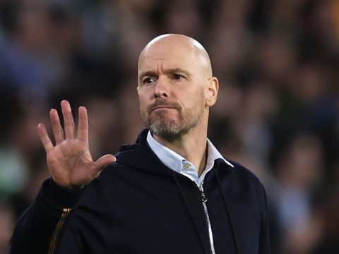 HLV Erik Ten Hag lên tiếng trước làn sóng kêu gọi từ chức