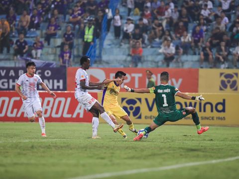 Hà Nội FC chia điểm trong ngày Văn Quyết đi vào lịch sử V-League