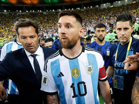 Sân Maracana rơi vào im lặng khi bị 'đè bẹp' bởi đội tuyển Argentina