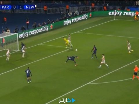 Fan cười tá hỏa khi Mbappe không thể móc bóng như Garnacho