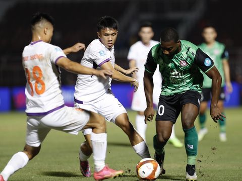 B.Bình Dương thắng kịch tính CLB TP Hồ Chí Minh trên sân Thống Nhất