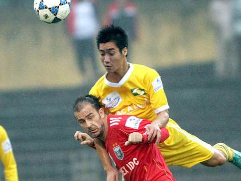Tiền vệ Hoàng Văn Bình bất ngờ tuyên bố giải nghệ ở tuổi 30