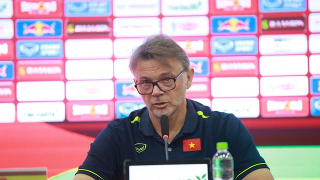 HLV Troussier: "ĐT Việt Nam cố gắng tối đa để gây khó khăn cho đối thủ"