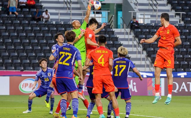 U23 Trung Quốc thay thủ môn vào để làm tiền đạo